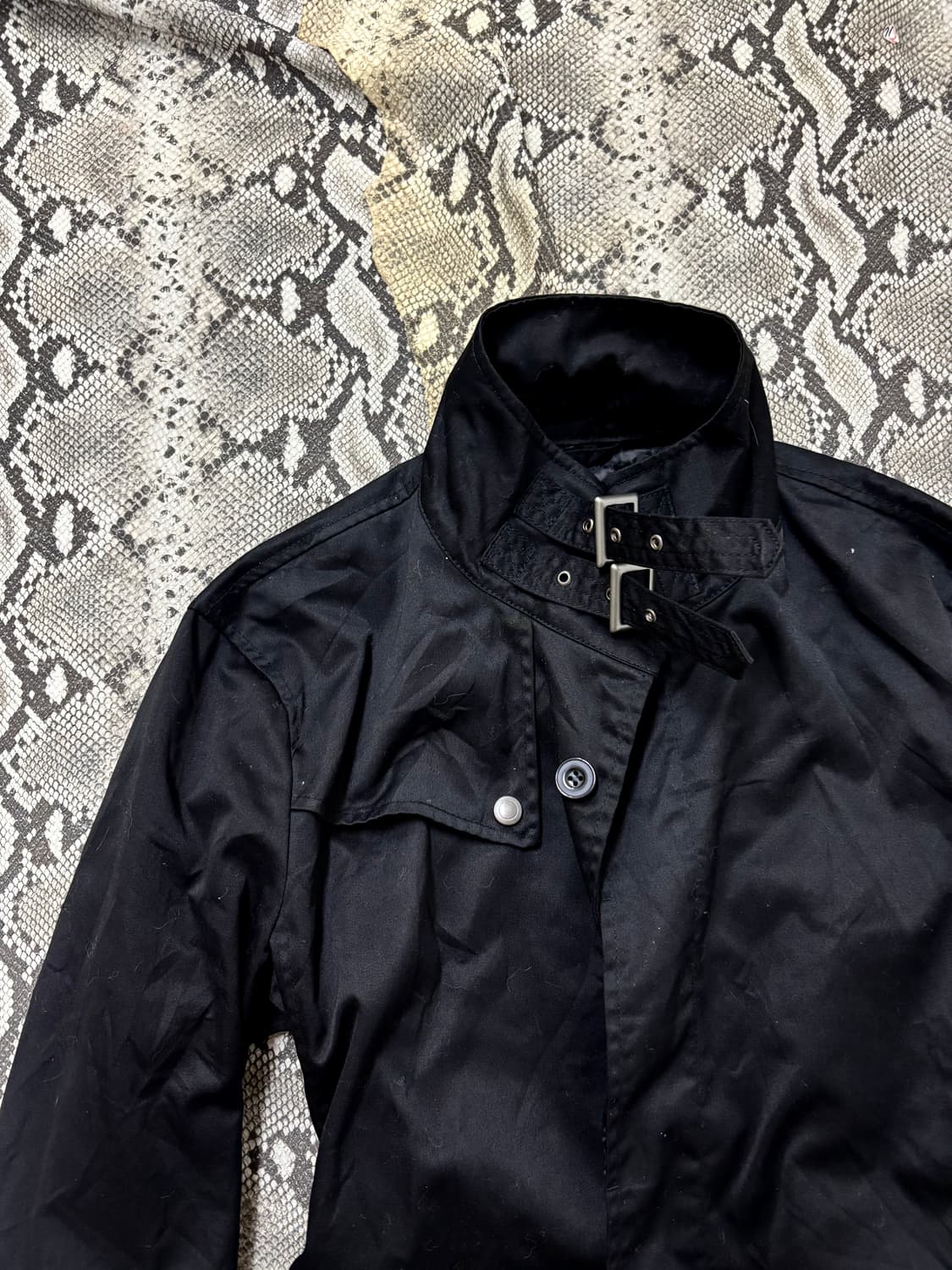 “Vintage” Neck Buckle Detail Black Moder 상품이미지6