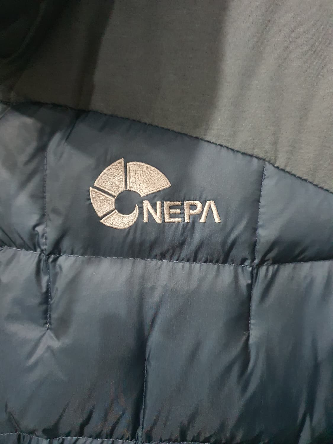 네파 남성 구스 경량패딩  상품이미지4