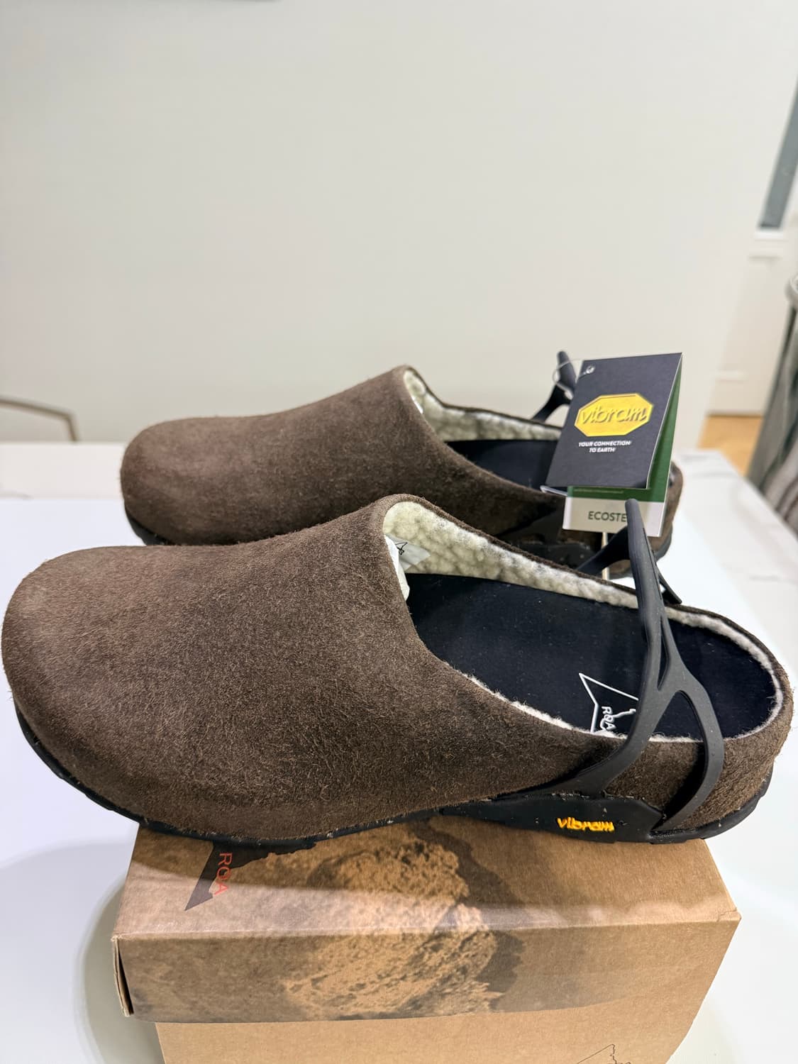 새상품)로아하이킹  페다이아 42황금사이즈 팔아요 상품이미지1