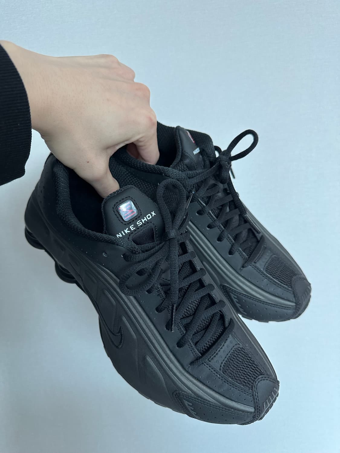 나이키 샥스 r4 트리플 블랙 노박스 HQ1988-001 상품이미지1