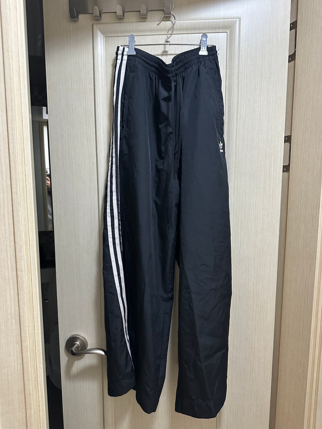 아디다스 아딜레늄 시즌3 오버사이즈 트랙 팬츠 블랙 상품이미지1