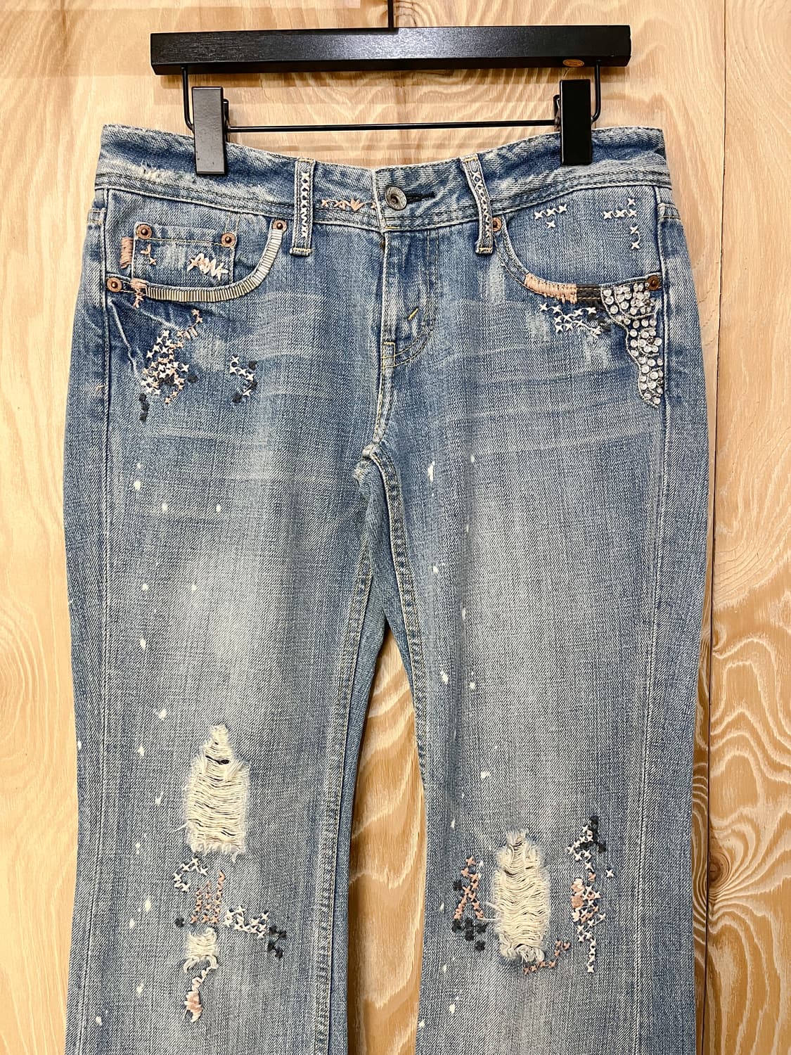 리바이스 우먼 비즈/스티치 플레어 팬츠 상품이미지3