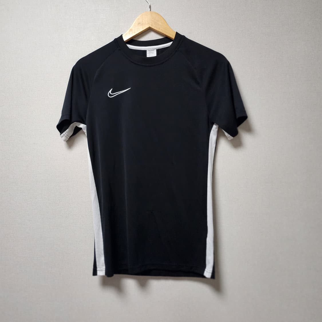 [S] 나이키 반팔 기능성 티셔츠 상품이미지1
