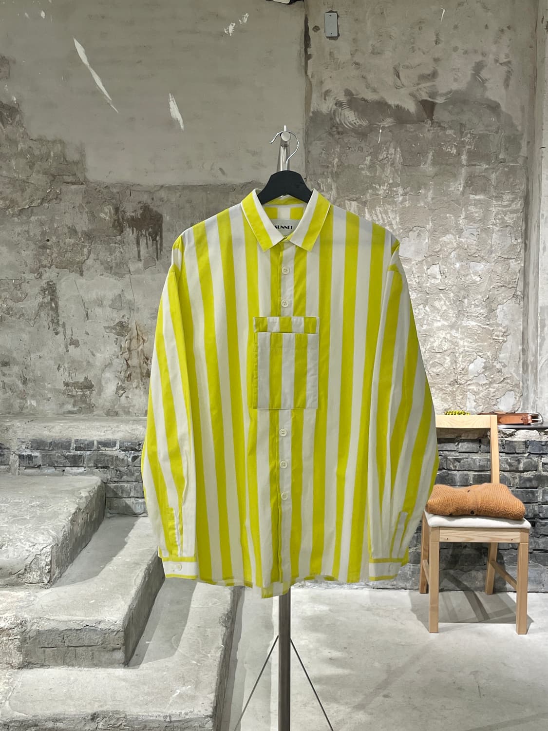써네이 옐로우 스트라이프 센터 포켓 코튼 셔츠 상품이미지1