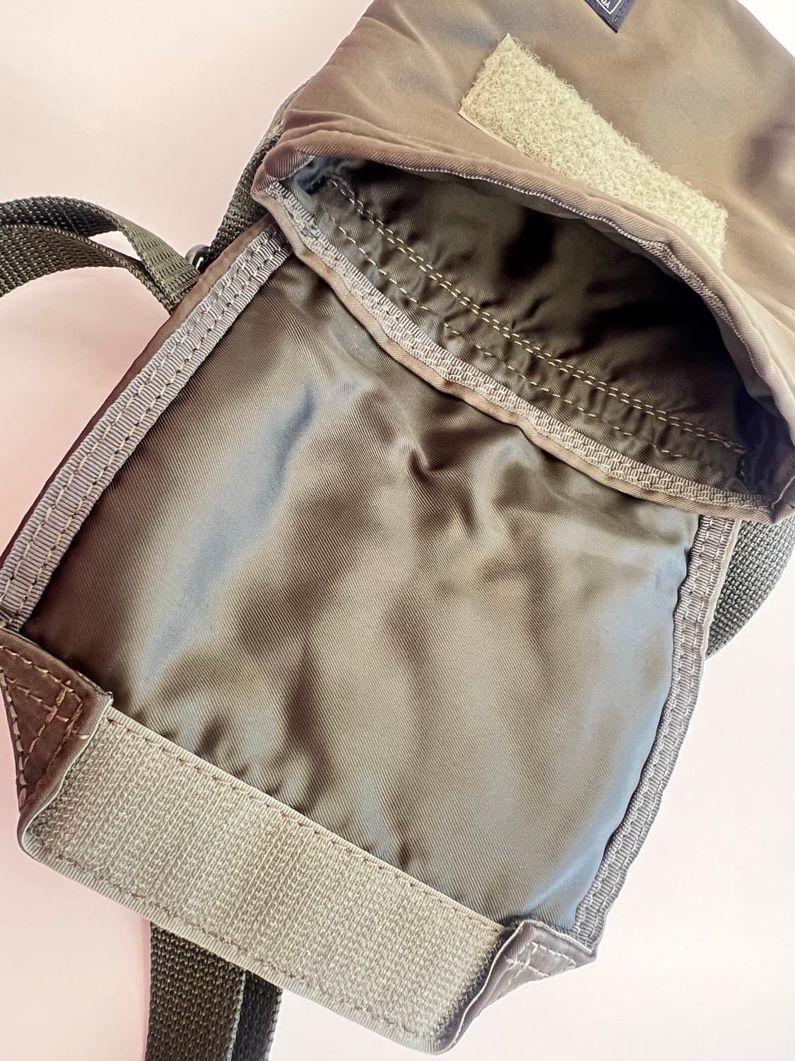 캡틴선샤인  X 요시다 포터 트라벨러 제트 케이스백(올리브컬러) 상품이미지6