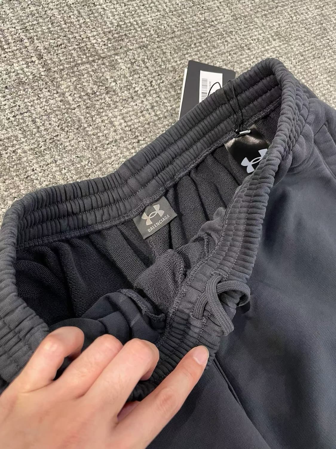 발렌시아가 x 언더아머 배기 스웨트 팬츠  상품이미지4