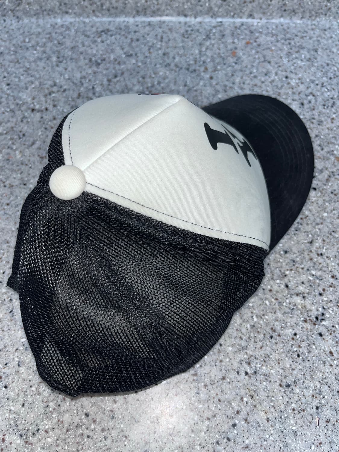 [무료배송 / 크림에서_158,000] 오픈 Yy x 헬로 키티 트러커캡 상품이미지8