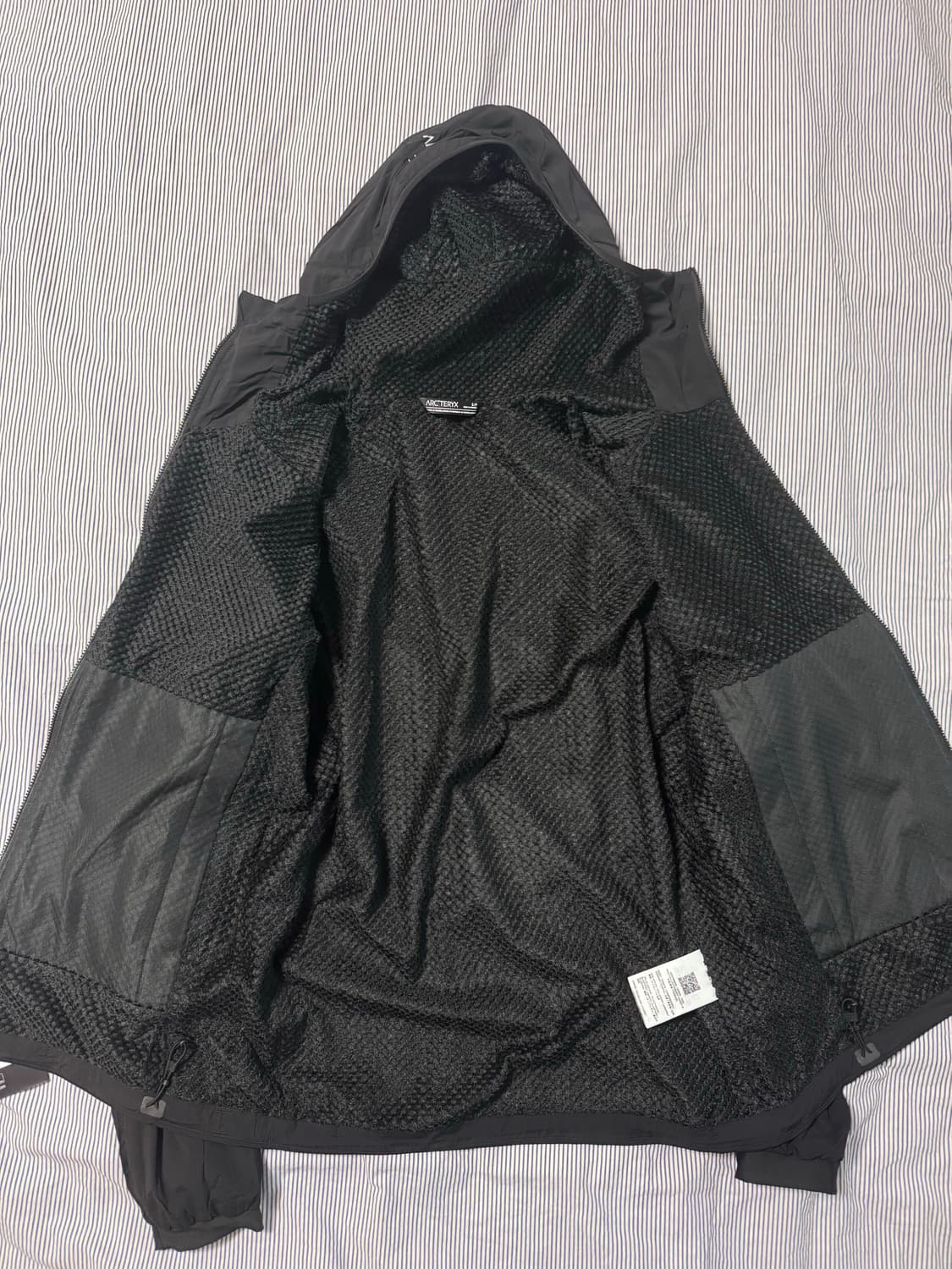 아크테릭스 프로톤 라이트웨이트 후디 블랙 S 상품이미지8