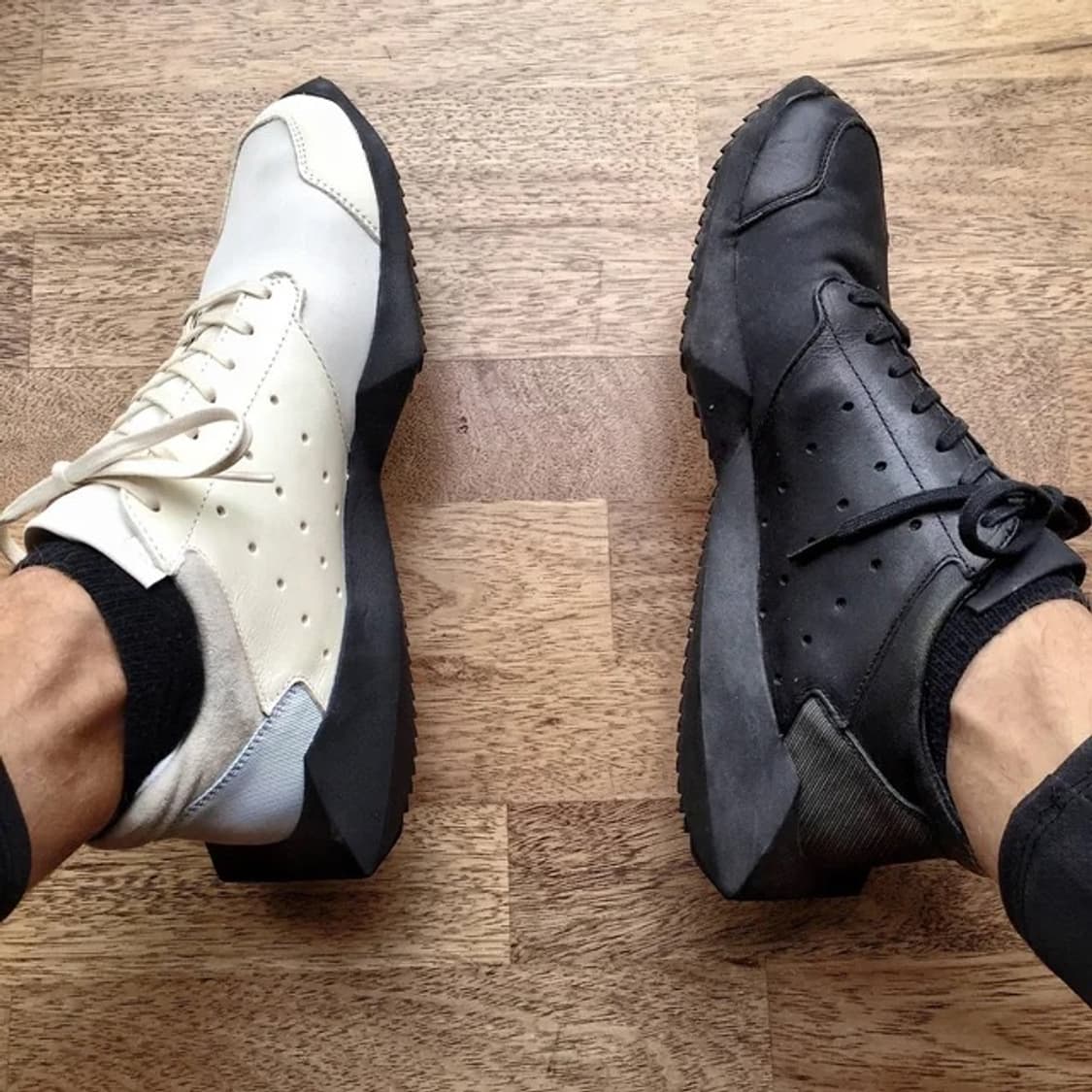 릭오웬스 아디다스 테크러너 트리플 블랙 상품이미지9