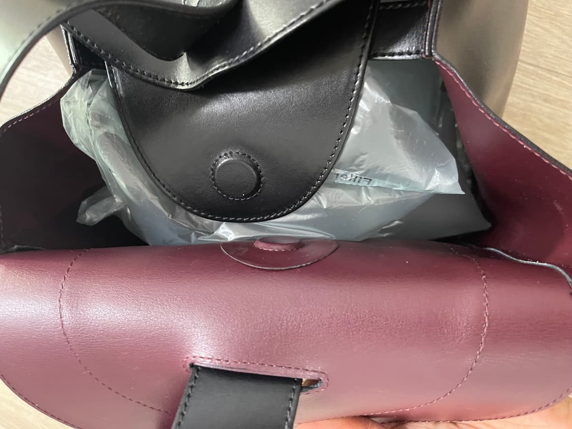 MM6 메종 마르지엘라 블랙 가죽 숄더백 상품이미지4