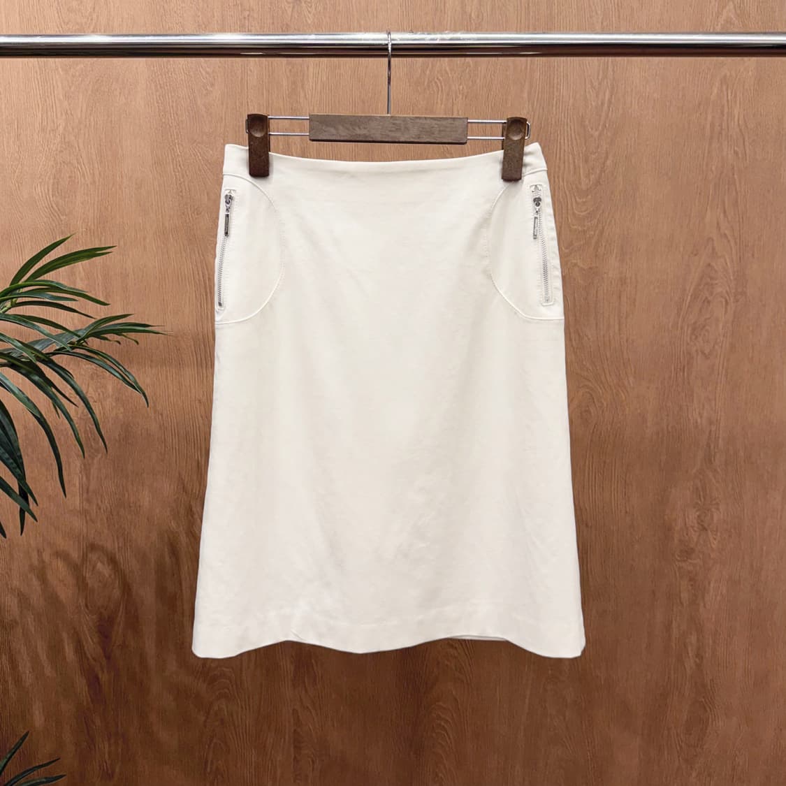 꾸레쥬 미디 스커트 사이드 절개 지퍼 포켓 디테일 A라인 아이보리 상품이미지1