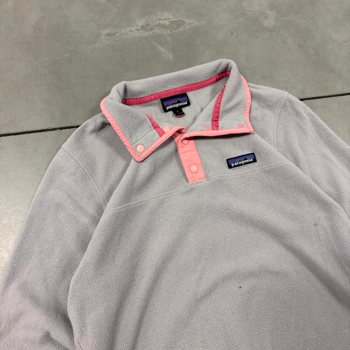 파타고니아 신칠라 스냅-T 그레이/핑크 상품이미지2