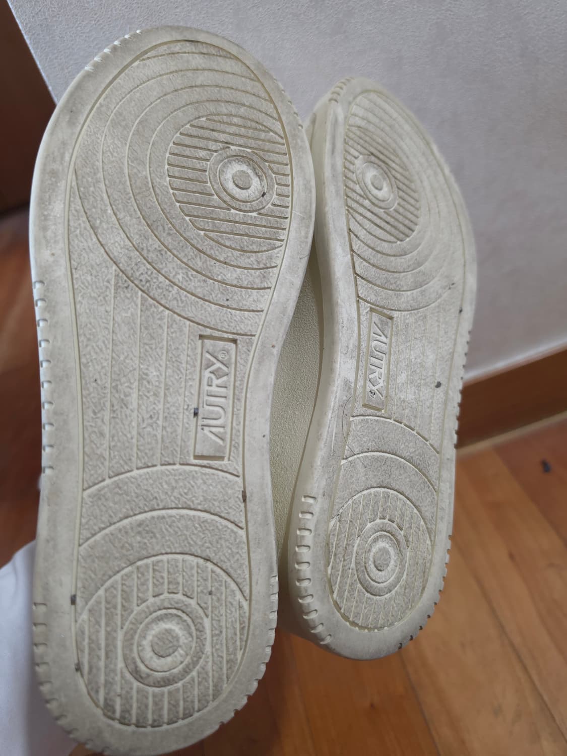 오트리 메달리스트 화이트 스니커즈 상품이미지7