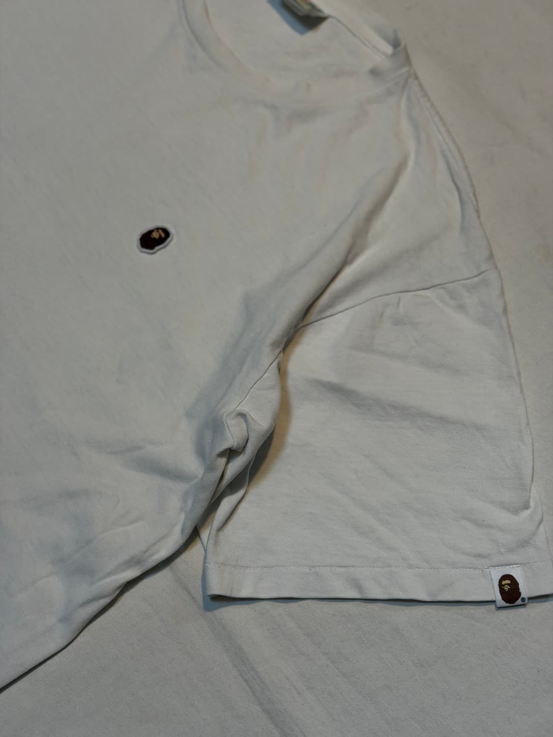 베이프 원포인트 사루 패치 티셔츠 화이트 상품이미지2