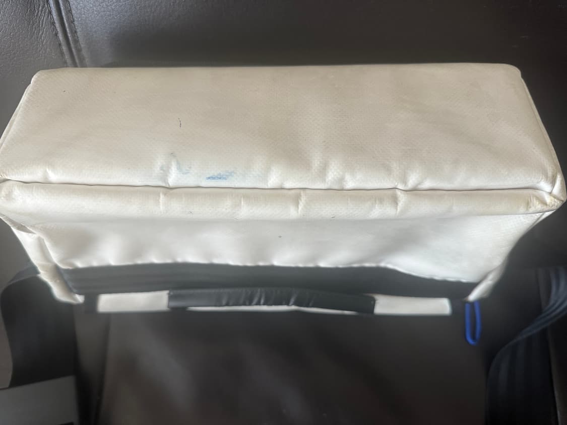 아더에러 애드모어 화이트 크로스백 상품이미지2