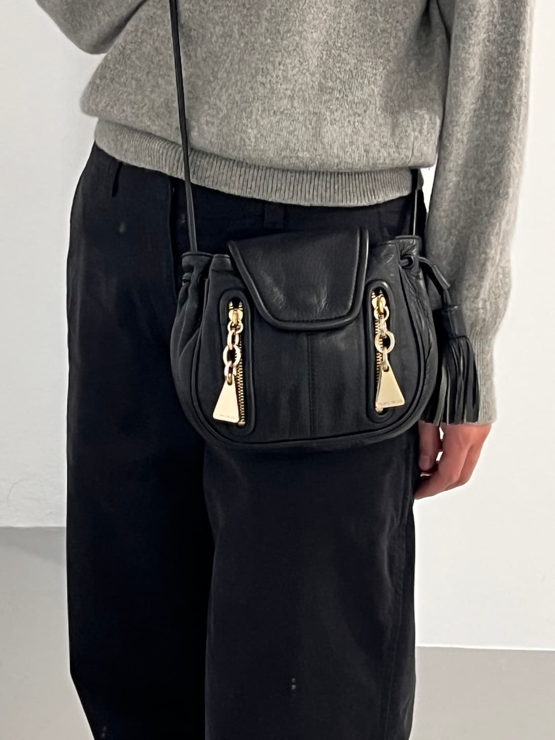 씨바이끌로에 블랙 레더 크로스백 상품이미지2