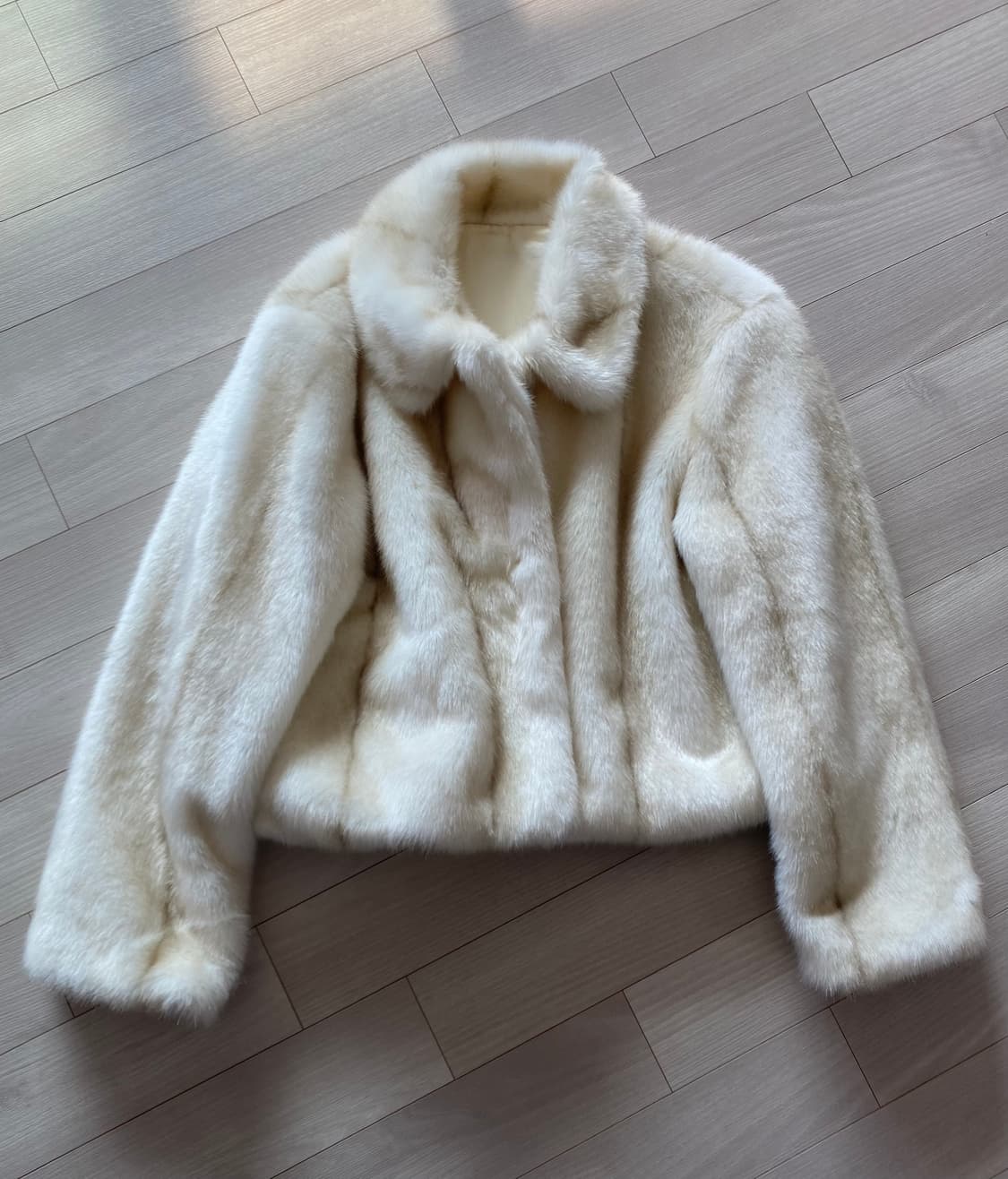 화이트 크롭 퍼자켓 상품이미지1