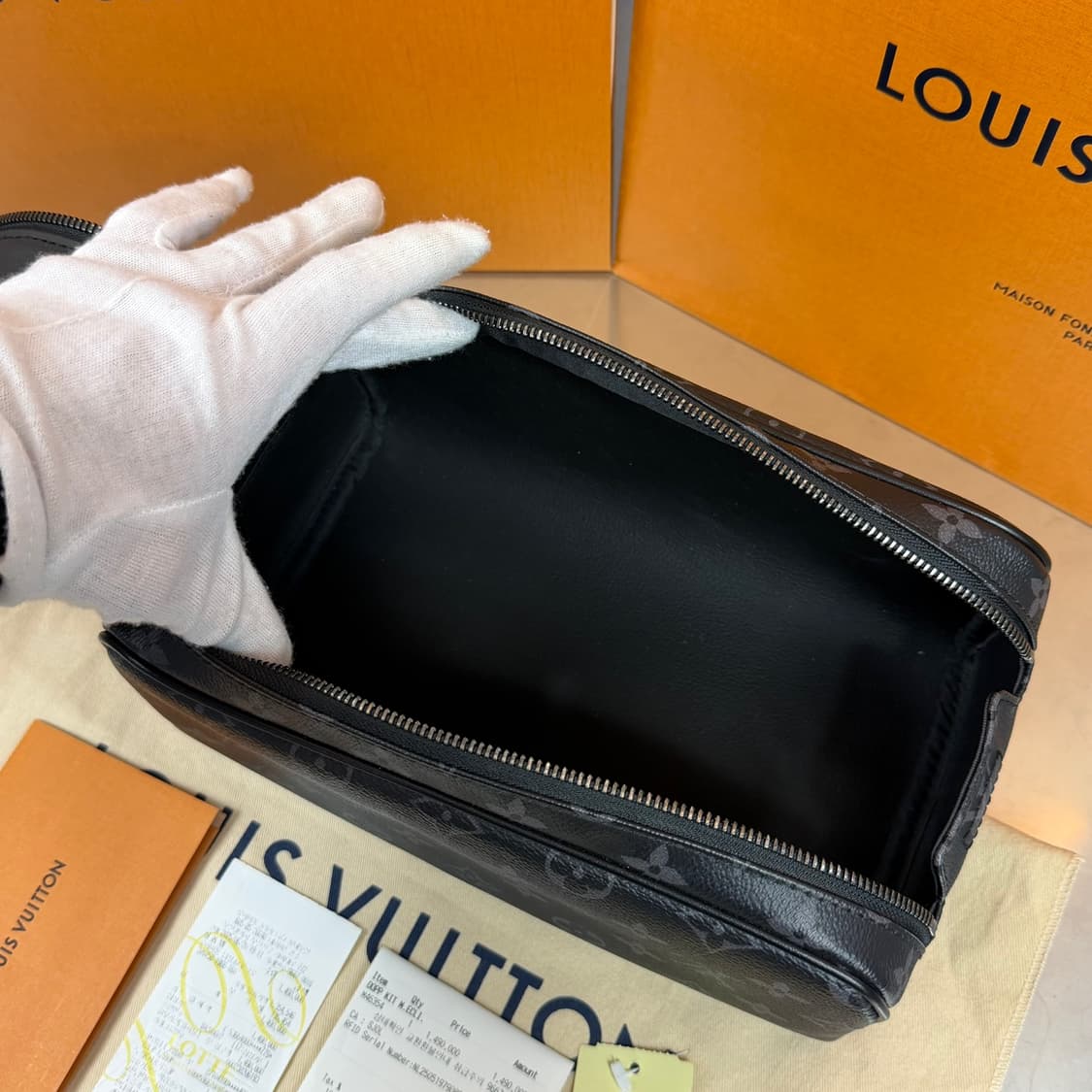 [리오브] 루이비통 이클립스 모노그램 돕 키트 클러치 상품이미지4