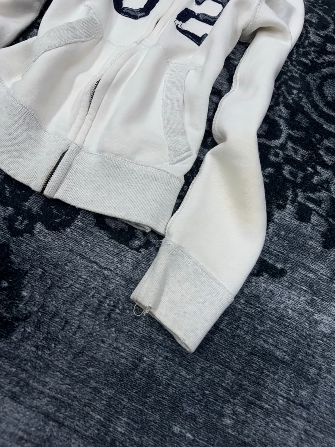 Abercrombie 00s y2k white hoodie 상품이미지5