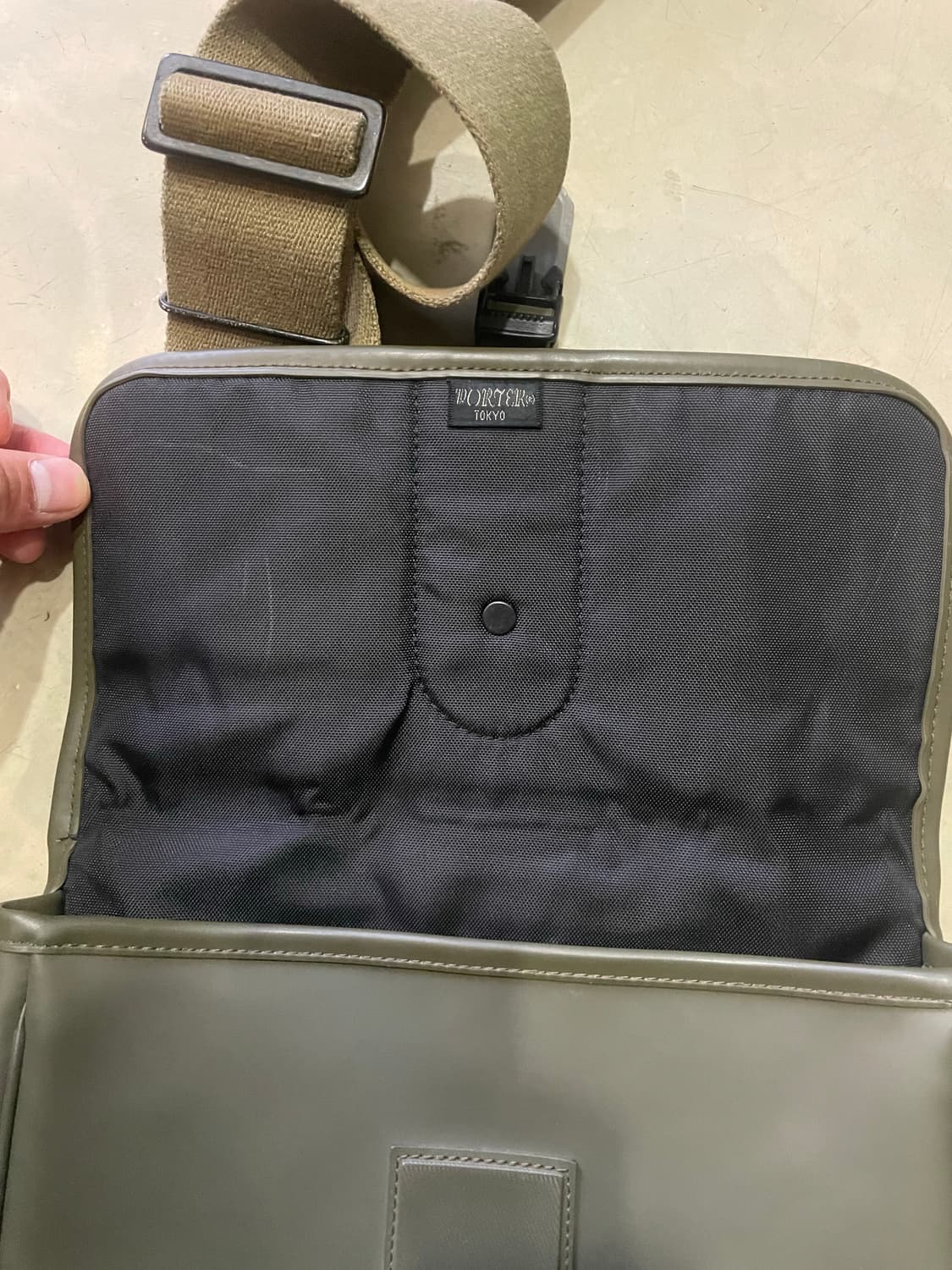 요시다 포터 가죽 크로스백 카키 상품이미지4