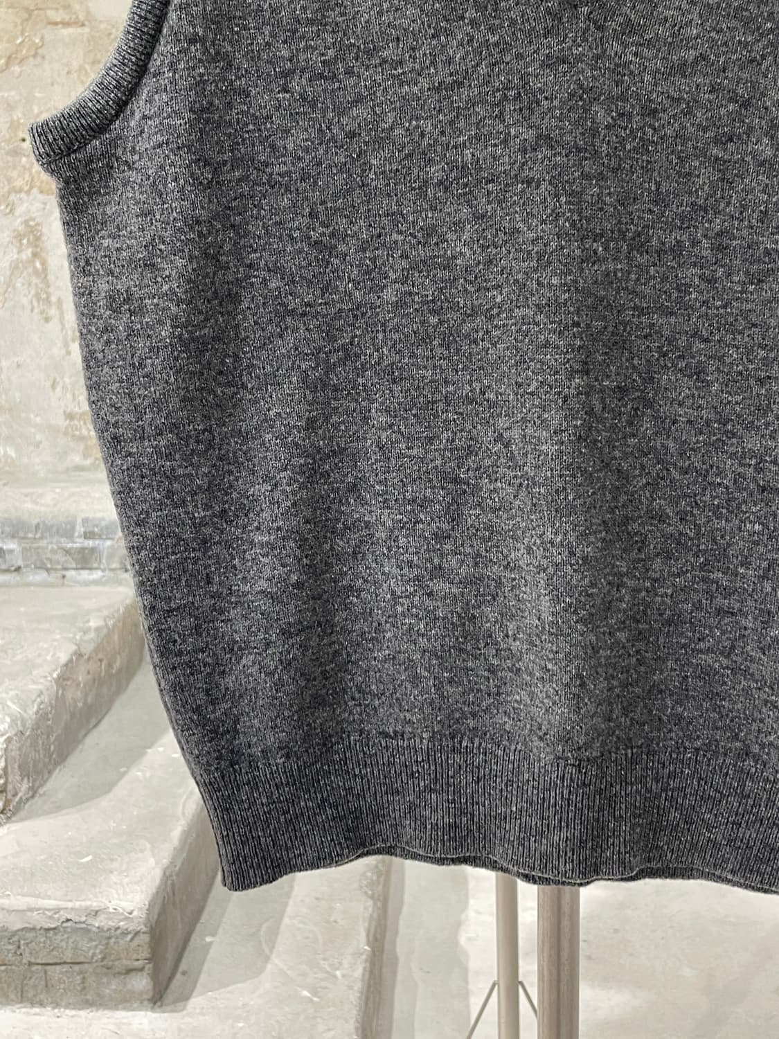 버버리 멜란지 그레이 기마로고 V넥 울 베스트 상품이미지4