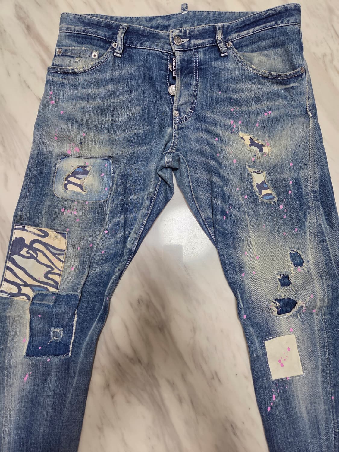 디스퀘어드 핑크페인트 메탈 패치 데님팬츠 상품이미지2