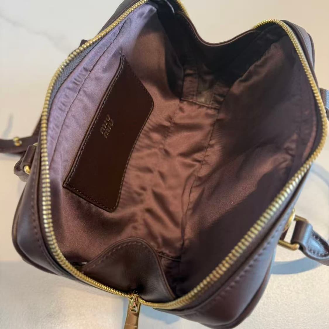 미우 미우 아르카디 마테라쎄 나파 레더 미니백 블랙2 상품이미지3