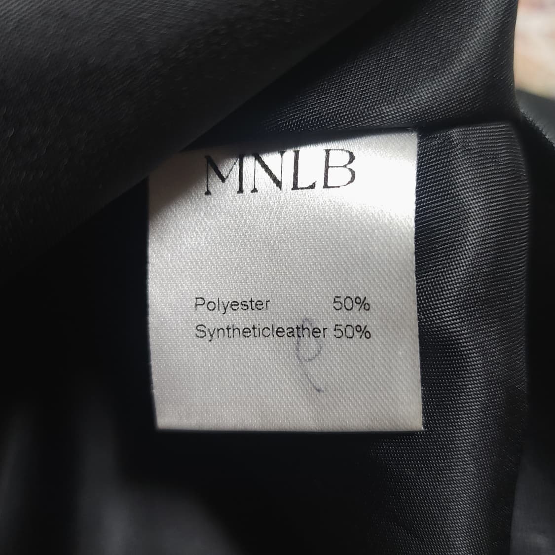 MNLB 오버핏 크롭 비건 레더 자켓
프리 상품이미지4