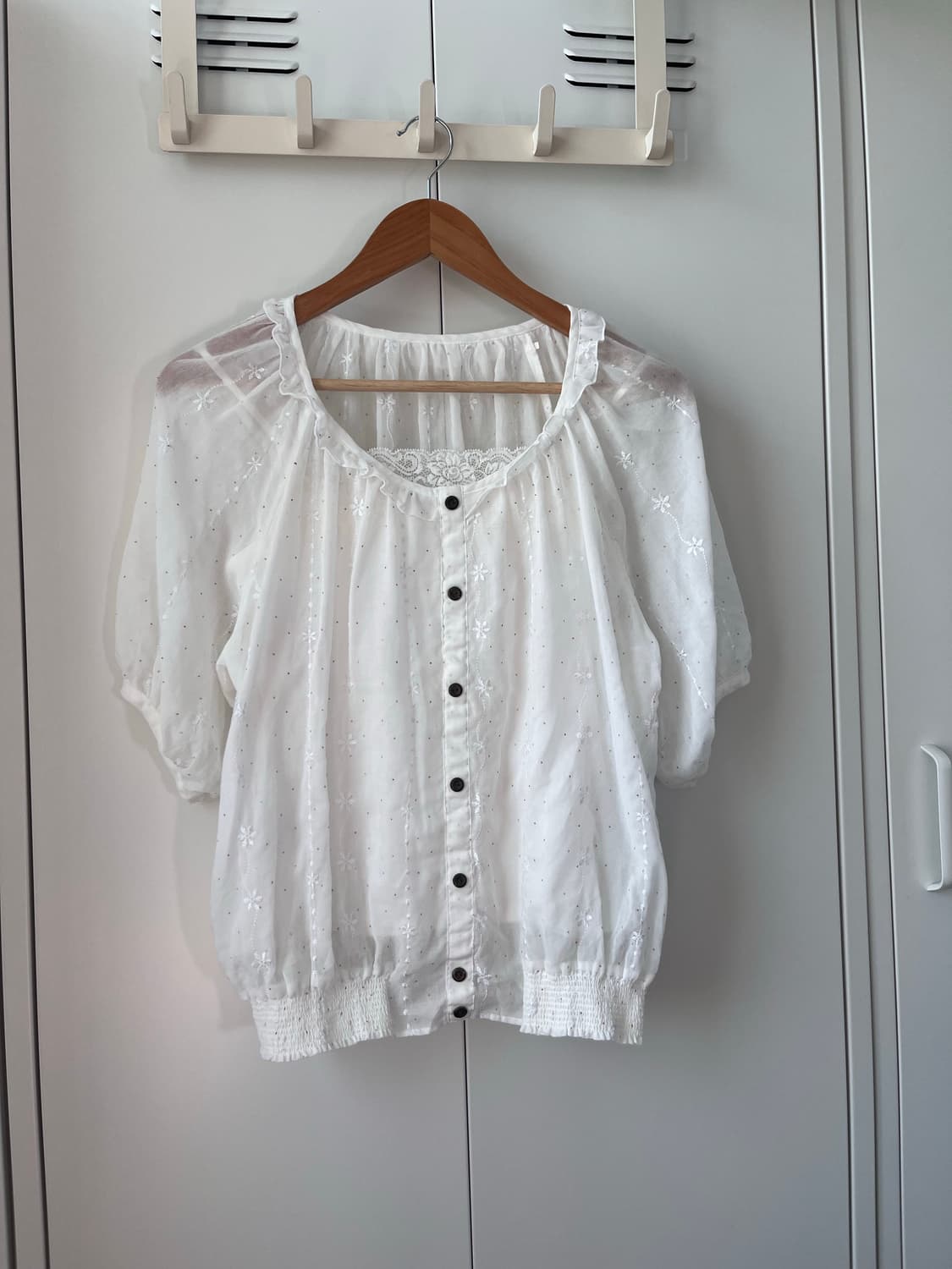 Majestic legon 도트 잔꽃 자수 블라우스 상품이미지3