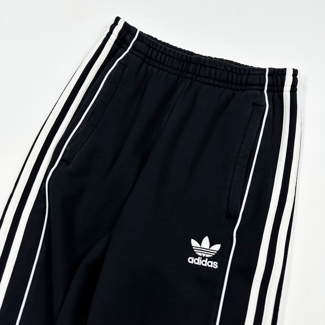 아디다스 트레포일 삼선 블랙 조거팬츠 (S 여성추천) 상품이미지4
