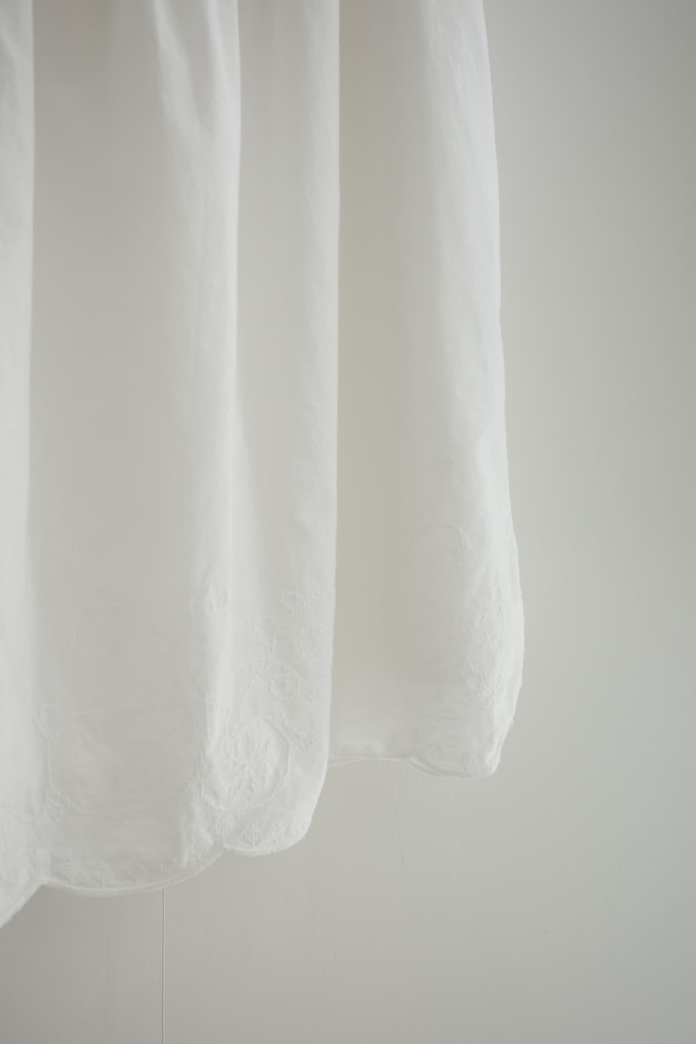 Uniqlo white scallop hem skirt 상품이미지6
