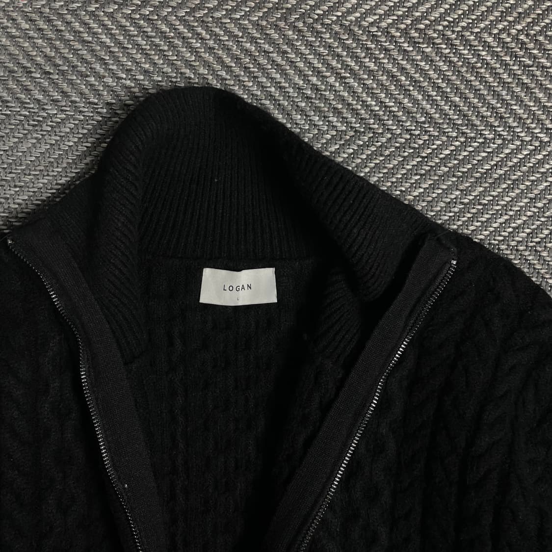 LOGAN 투웨이 미니멀 케이블 꽈배기 니트 집업 블랙 y 4772 상품이미지5