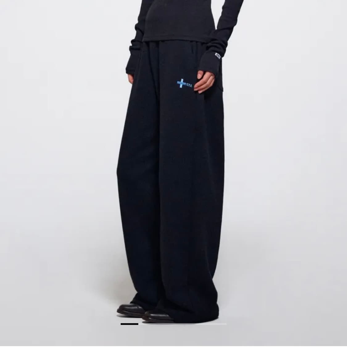 era 이알에이 헤비 스웻팬츠 블랙 (제니 착용) 상품이미지4