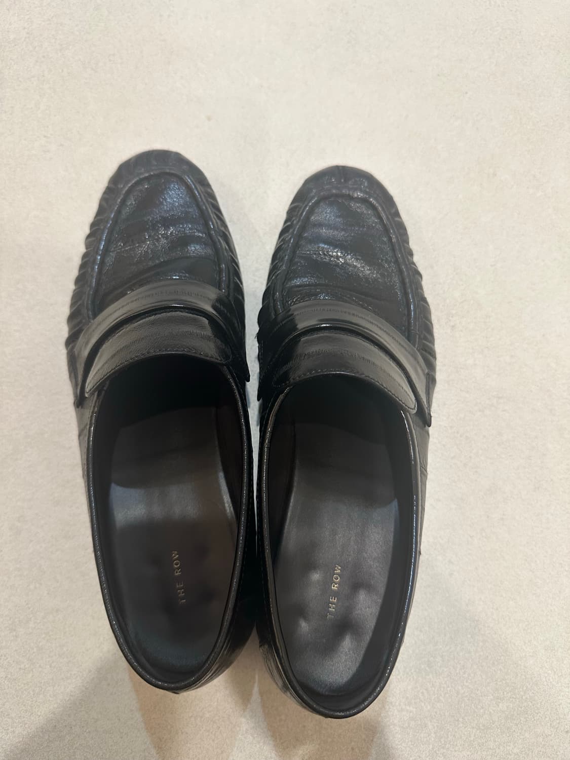 The Row 블랙 일 40사이즈 로퍼 팝니다. 상품이미지1