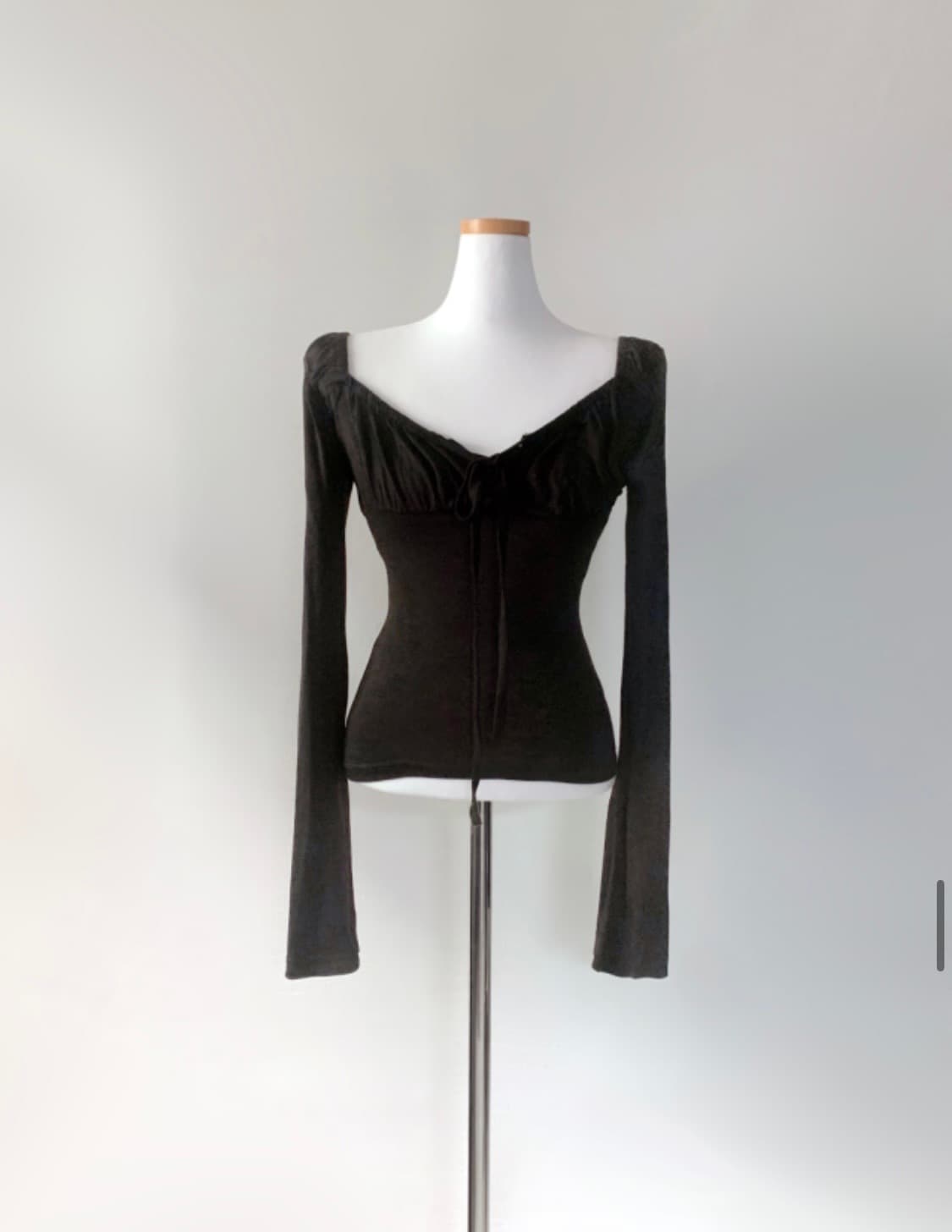 스젠 Lunia Shirring Square Neck Top 블랙 상품이미지2