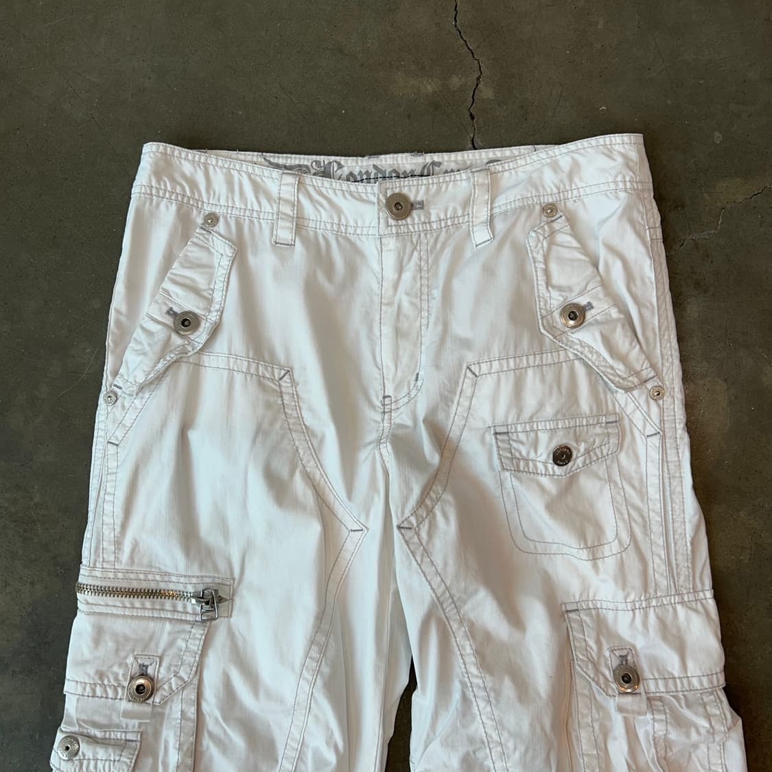 화이트 디테일 카고팬츠 상품이미지2