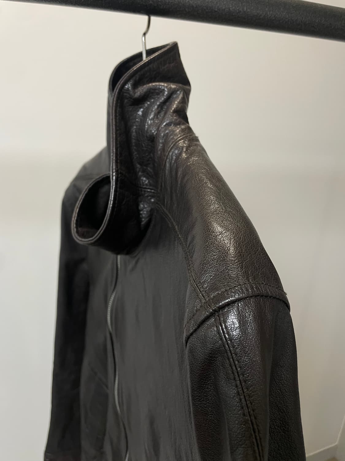 (100) 코데즈컴바인 딥브라운 하이넥 사선 지퍼 소가죽 자켓 상품이미지5