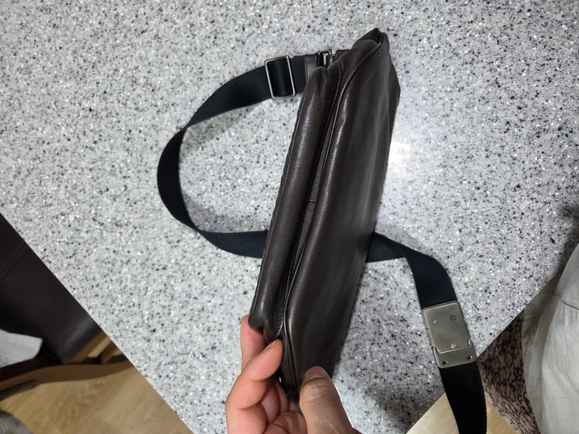 정품 보테가 베네타 가죽 힙색 상품이미지8