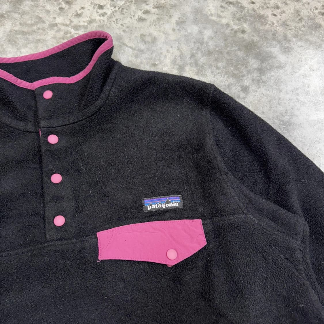 10s 파타고니아 신칠라 스냅-T 블랙/핑크 상품이미지2