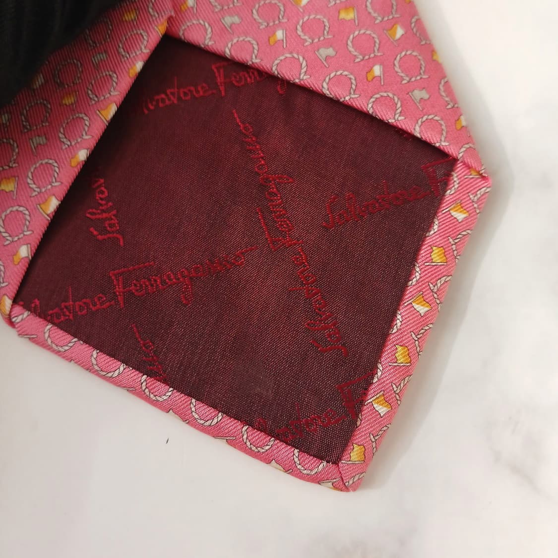 페라가모 실크 핑크 간치니 패턴 넥타이 9.3cm A+등급 A19044
 상품이미지7