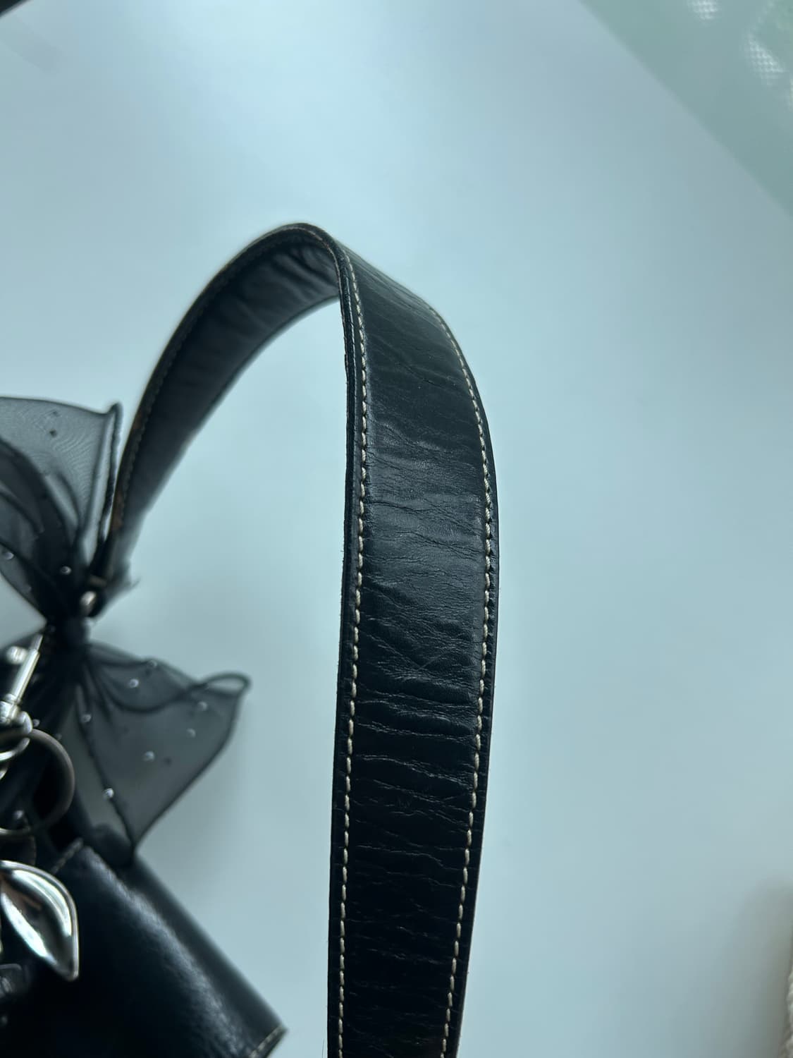 키링포함🖤)) 프라다 나일론 레더 하프문 숄더백 상품이미지5