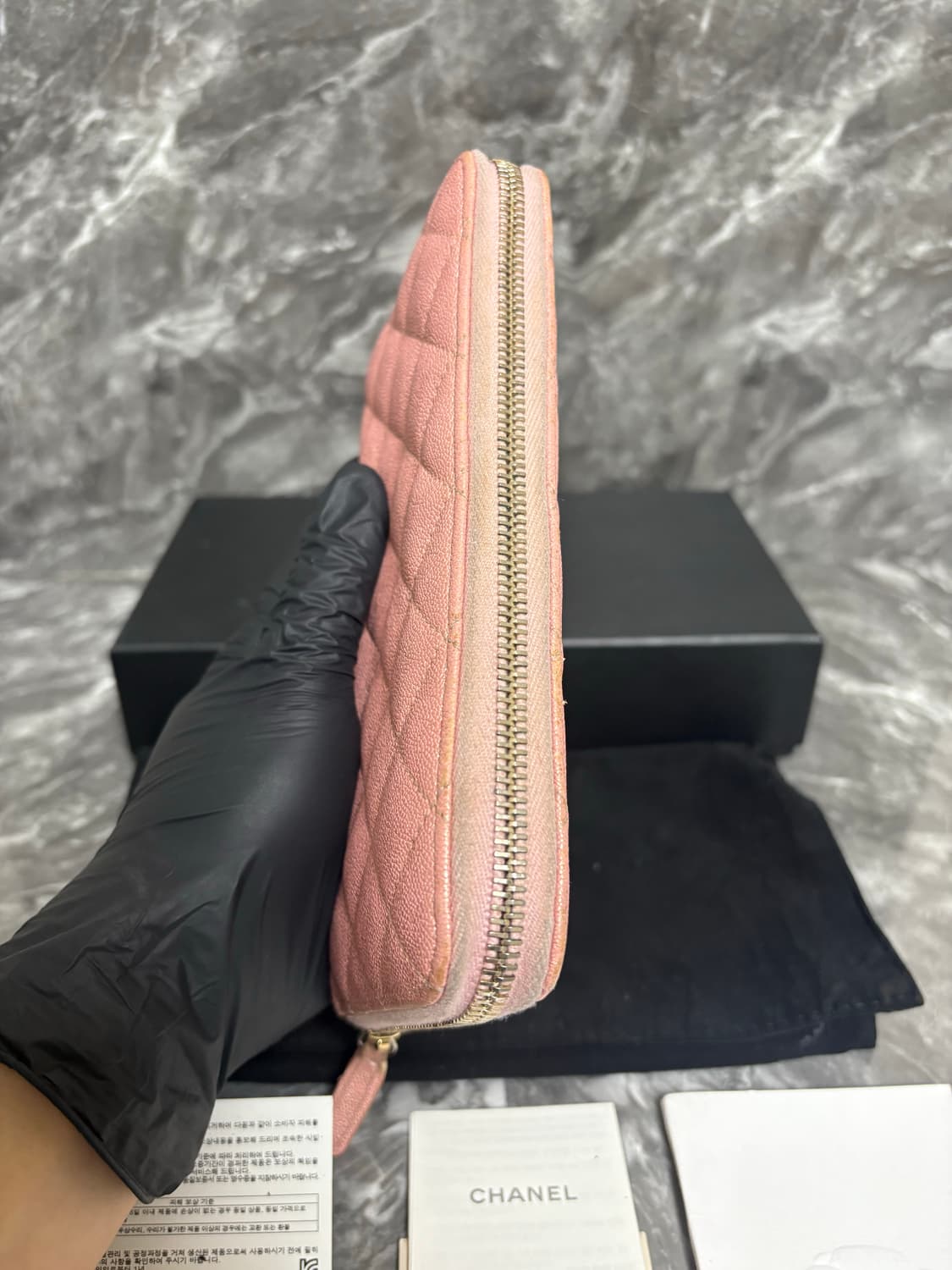 샤넬 클래식 캐비어 금장 핑크 펄 그라데이션 지퍼 장지갑 상품이미지7