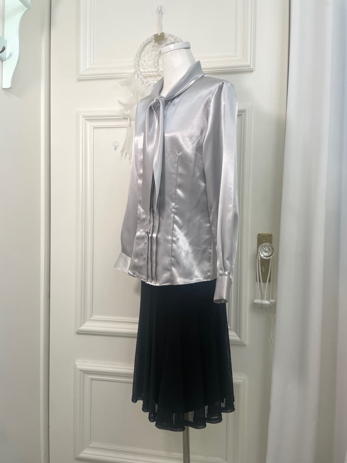 gray satin tie point feminine blouse 상품이미지3