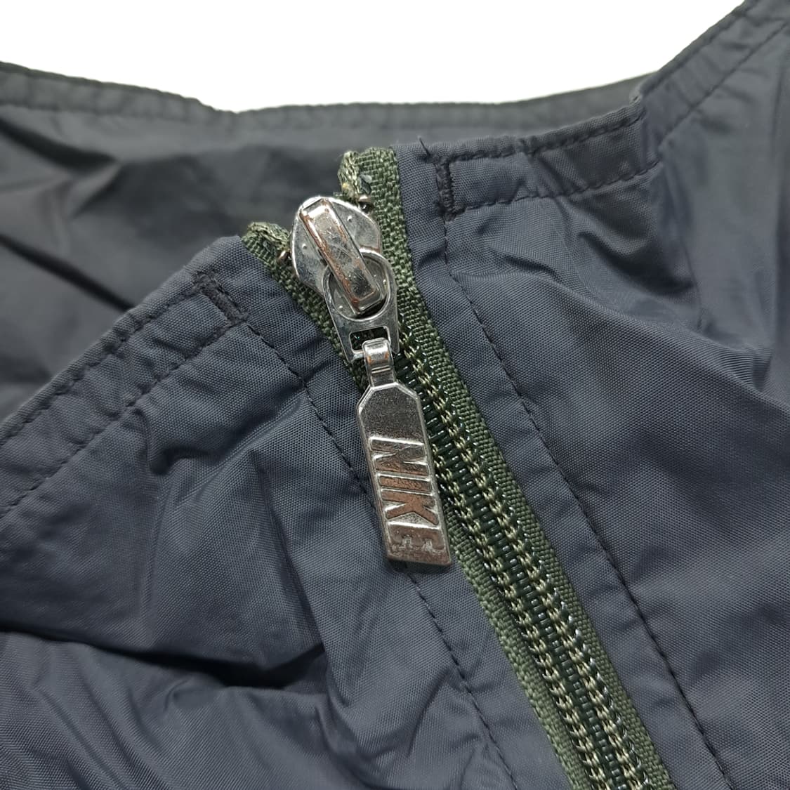 CL961 XL 나이키 90s 실버태그 블랙올리브 바람막이 자켓 상품이미지3