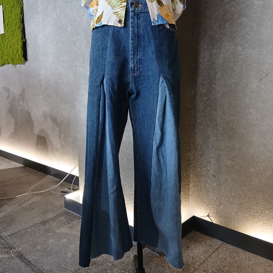 [77circa] 투톤 핀턱 플레어핏 리워크 데님 상품이미지1