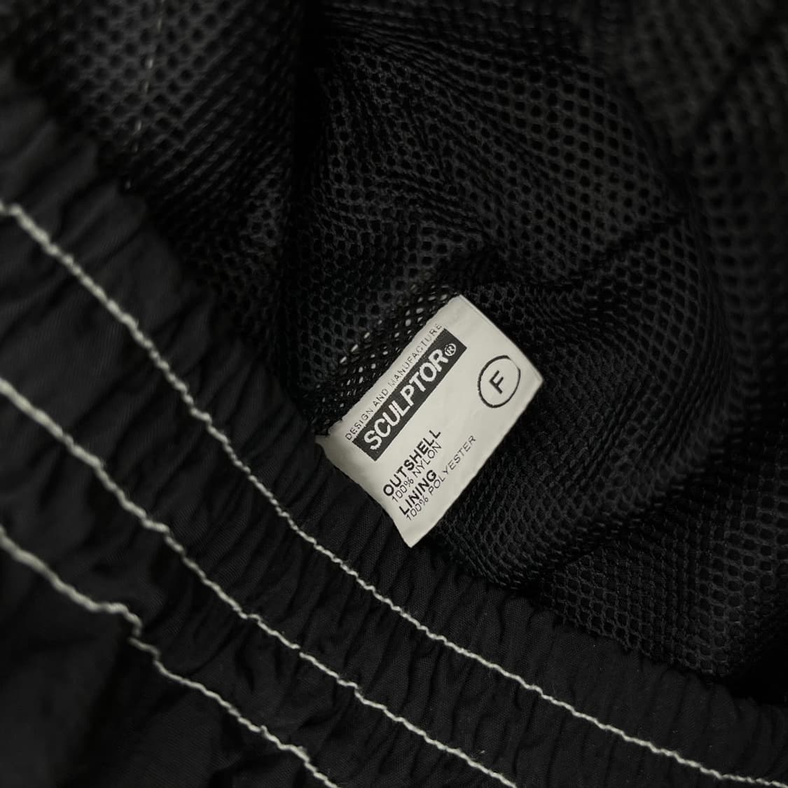 스컬프터 로고자수 화이트 스티치 블랙 바람막이 상품이미지6