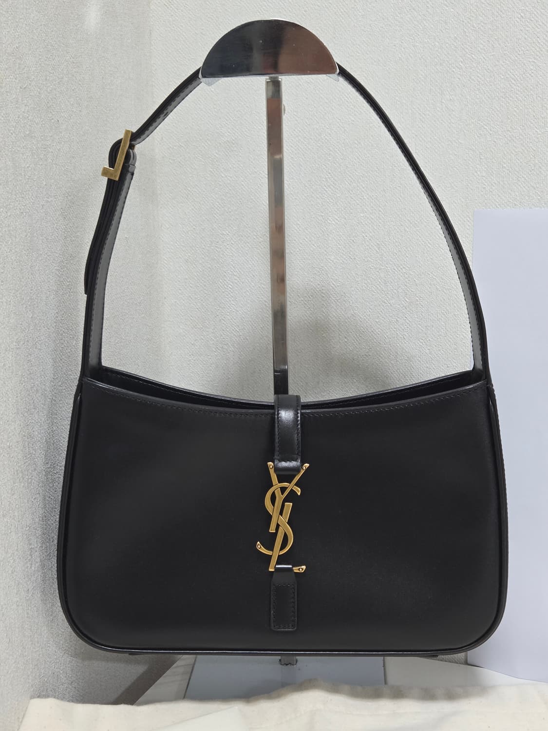 [새상품급] 생로랑 LE 5 A7 레더 호보백 Small Size 상품이미지2