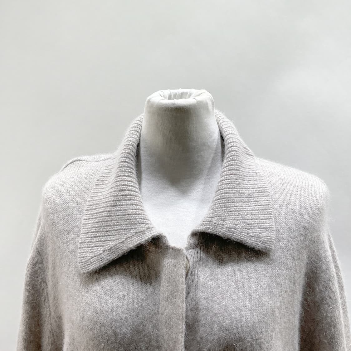 폴앤조 카라 단추 니트원피스 베이지 L 상품이미지2