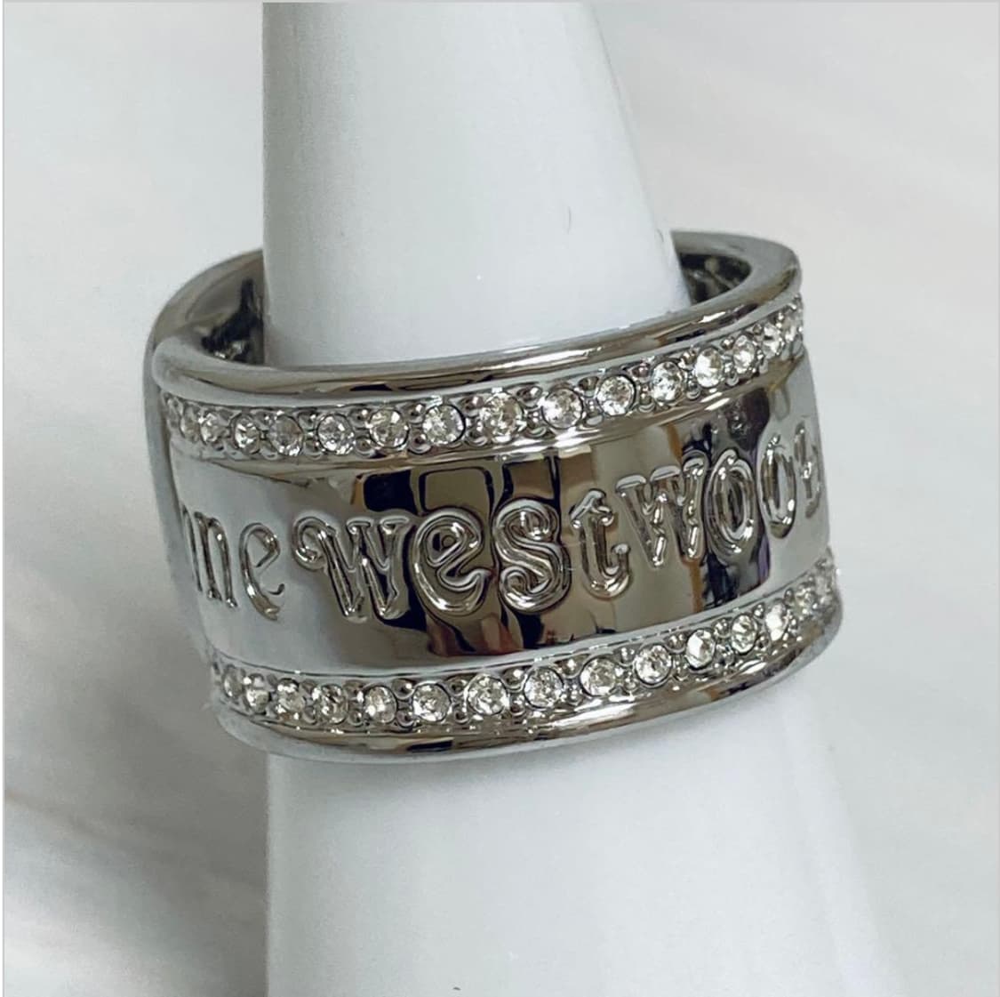 비비안웨스트우드 아카이브 레터링 로고 각인 화이트 크리스탈 벨트링 반지 상품이미지2