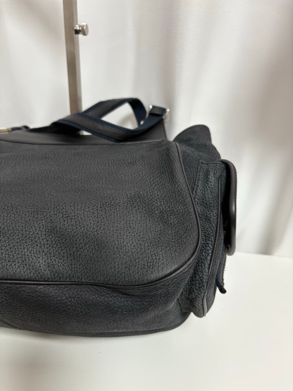 디올 스트릿시크 누벅레더 숄더백 상품이미지5